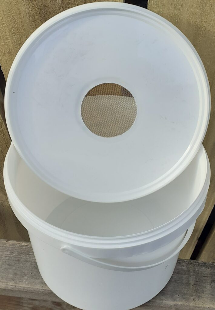 1-Gallon Feeder Bucket