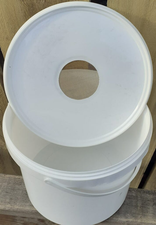 1-Gallon Feeder Bucket